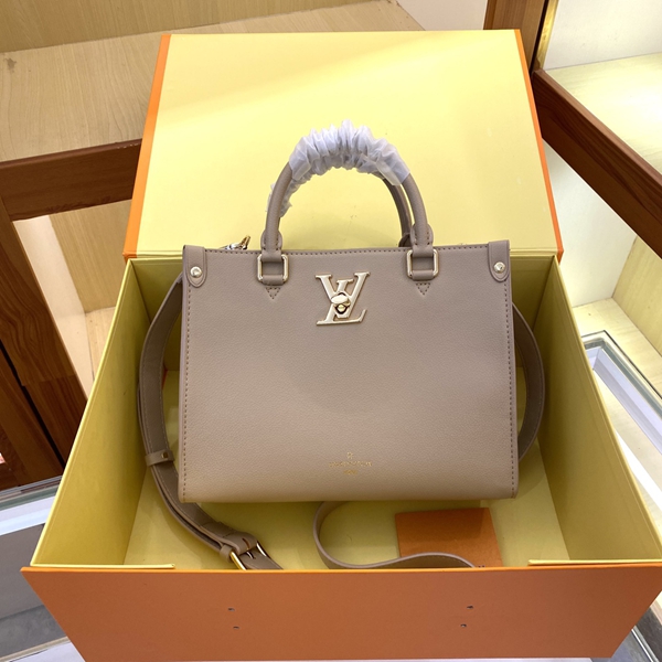 ルイヴィトンバッグ背面デザイン